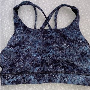 Lululemon sports bra size 2!!